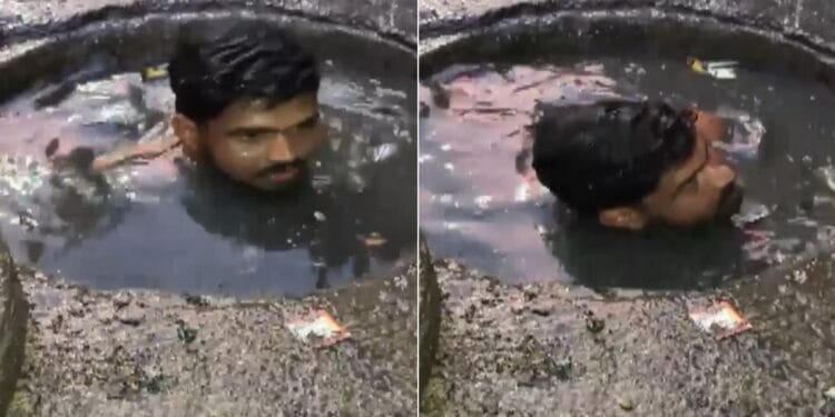 घर में घुस रहा था सीवर का पानी, मजबूरी में गर्दन तक नाले में उतर गया शख्स, VIDEO वायरल