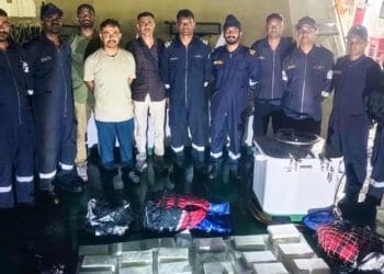 गुजरात में ड्रग्स तस्करी के खिलाफ बड़ी कार्रवाई, 1 हजार करोड़ की कोकीन जब्त