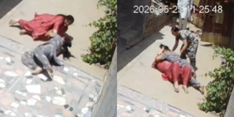 बहू ने बाल पकड़कर सास को आंगन में घसीटा और बरसाए थप्पड़, CCTV में कैद हुई मारपीट