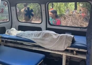 ऑक्सीजन की कमी से एंबुलेंस में मासूम की मौत, दूसरे अस्पताल में ले जा रहा था परिवार