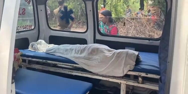 ऑक्सीजन की कमी से एंबुलेंस में मासूम की मौत, दूसरे अस्पताल में ले जा रहा था परिवार