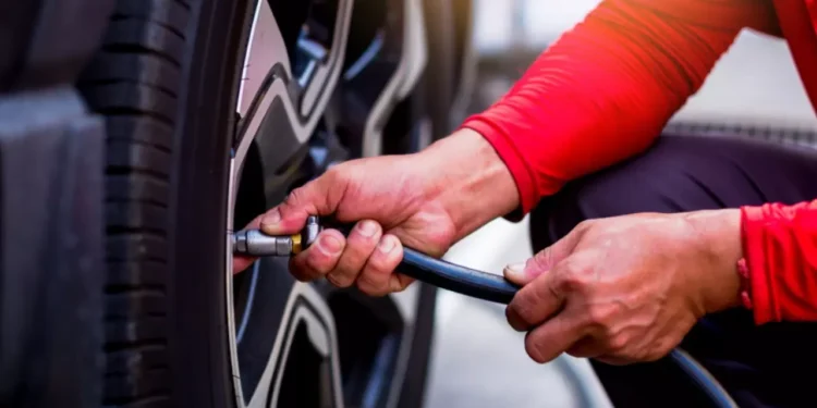 Nitrogen Air Car Mileage: क्या नाइट्रोजन एयर से सच में बढ़ता है कार का माइलेज? एक्सपर्ट्स ने बताया असली…