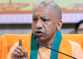 ‘आज कोई माफिया असलहा लहराते हुए खुली जीप में नहीं घूम सकता’, मऊ में गरजे CM योगी, बोले- गुंडे व माफियाओं की दुर्गति तय