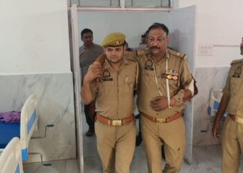 पुलिस एनकाउंटर ढेर हुआ एक लाख का इनामी बदमाश, 2 पुलिसकर्मी घायल, बुलेटप्रूफ जैकेट से बची SHO की जान