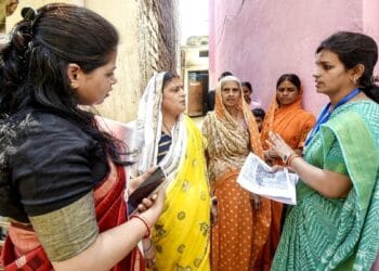 बरेली में ‘भूसा बटोरने’ के टास्क पर भड़के सरकारी टीचर… BEO को नोटिस; BSA ने दी सफाई; बैकफुट पर प्रशासन