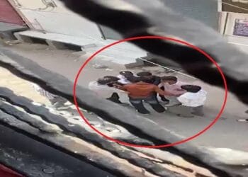 गली में घेरकर 4 से 5 लड़कों ने पकड़ा, फिर घोंपने लगे चाकू… गाजियाबाद में सूर्या हत्याकांड का आया CCTV