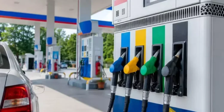 Normal Petrol vs Power Petrol: किससे स्मूद चलेगी कार और किससे बचेगा पैसा! | News Track in Hindi