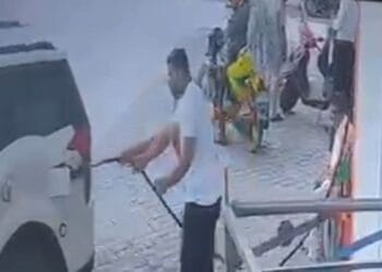 कार खरीदने पहुंचा युवक, डीलर से बोला- पहले चलाकर देखनी है, फिर अचानक XUV लेकर भाग निकला