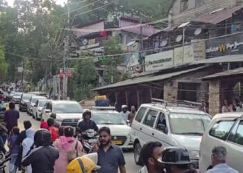 मैदानों में हाय गर्मी! पहाड़ों पर Chill करने पहुंचे लोग, नैनीताल में पर्यटकों का जमावड़ा