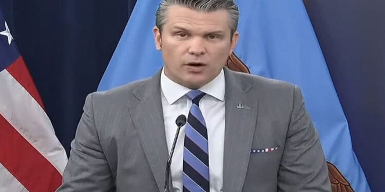 Iran से बातचीत के बीच America की खुली चेतावनी, Pete Hegseth बोले- जंग के लिए पूरी तरह तैयार