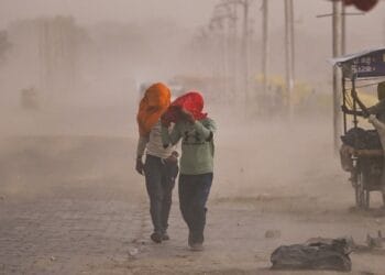 आंधी-तूफान और बारिश ने UP में मचाई तबाही, 16 लोगों की मौत