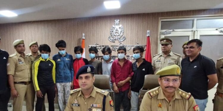 Noida: मौसी की सोने की चेन उड़ाई, फिर दुकान का तोड़ा ताला, 7 आरोपी गिरफ्तार