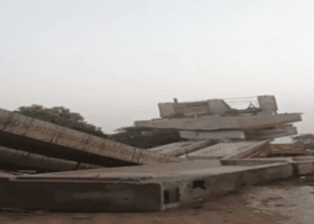 गुजरात के आणंद में निर्माणाधीन रेलवे ओवरब्रिज का गर्डर गिरा, कोई हताहत नहीं