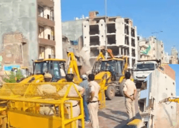 दिल्ली के शालीमार बाग में बुलडोजर एक्शन, पूर्व AAP विधायक के दफ्तर समेत 150 अवैध निर्माण ढहाए