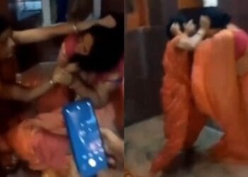 शिवपुराण पाठ के बीच मंदिर में ‘महाभारत’, गर्भगृह के पास महिलाओं के बीच चले थप्पड़ और लात-घूंसे, VIDEO