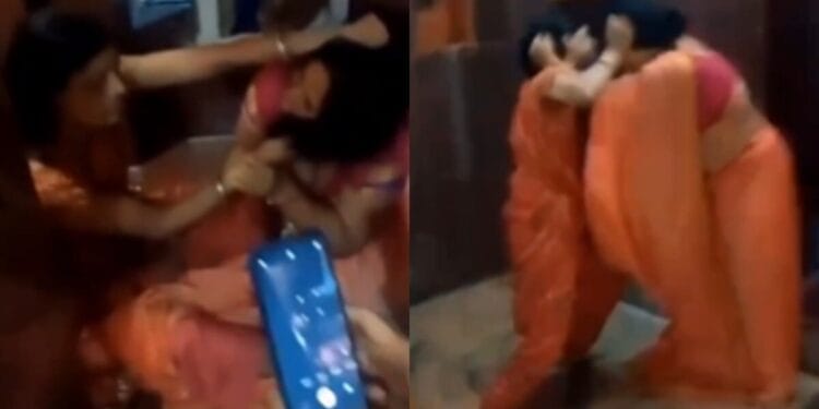 शिवपुराण पाठ के बीच मंदिर में ‘महाभारत’, गर्भगृह के पास महिलाओं के बीच चले थप्पड़ और लात-घूंसे, VIDEO