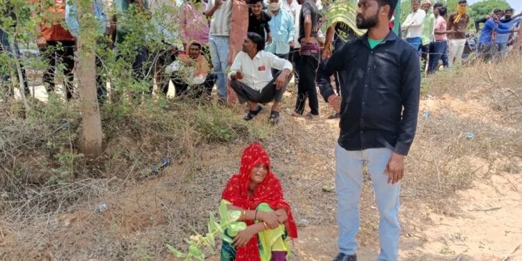 6 दिन से लापता युवक का खेत में मिला अर्धनग्न शव, एक हाथ और पैर गायब