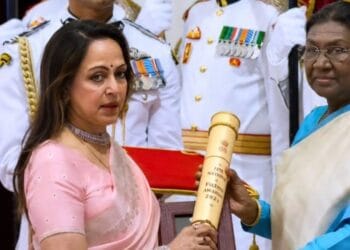 हेमा मालिनी ने कहा, ‘मुझे अपने पति धर्मेंद्र जी की ओर से पद्म विभूषण प्राप्त करते समय उनकी उपस्थिति महसूस हुई’