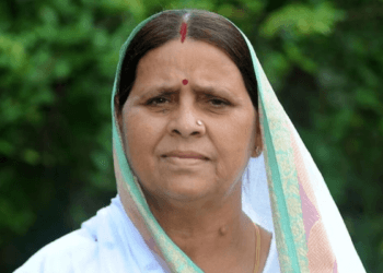 महिला vs दलित कार्ड… राबड़ी के बंगले पर जारी है शह-मात का खेल!