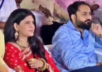 मेरठ और फर्रुखाबाद के जिला पंचायत अध्यक्षों ने रचाई शादी, सात फेरे लेने के बाद नौचंदी मेले पहुंचे गौरव और मोनिका