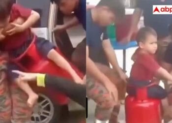 सिलेंडर के बीच बच्चे ने खुद को ऐसा फंसाया कि लेने के देने पड़ गए, यूजर्स बोले- ये कुछ करके माने
