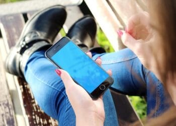 Malaysia का बड़ा कदम! 16 साल से कम उम्र के बच्चों के सोशल मीडिया इस्तेमाल पर लगाया पूर्ण प्रतिबंध