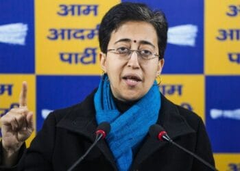 शिक्षा मंत्रालय की बिल्डिंग में आग लगने पर AAP और कांग्रेस ने उठाए सवाल