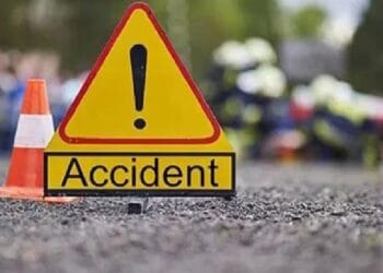 हरिद्वार में श्रद्धालुओं से भरी बस पलटी, एक महिला की मौत, 38 यात्री घायल