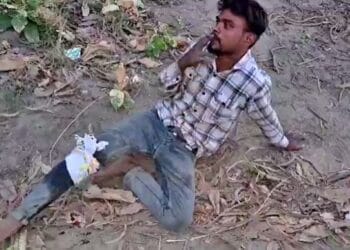 ‘साहब, एक बीड़ी पिलवा दो…’ मुजफ्फरनगर में एनकाउंटर के बाद जमीन पर पड़े घायल बदमाश की अजीब फरमाइश, VIDEO VIRAL