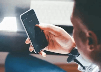 ‘अपनी मम्मी से बात कराओ’, पुलिसकर्मी ने आधी रात लड़की को लगाया फोन, बात नहीं कराई तो दीं गालियां