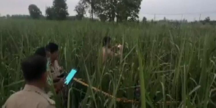 अधजली लाश और फ्लाइट मोड पर मोबाइल…मेरठ में सनसनीखेज मामला