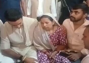 सूर्या चौहान हत्याकांड में सियासत और प्रशासनिक कार्रवाई तेज, पीड़ित परिवार से मिले संगीत सोम, आरोपी असद के मकान पर चस्पा नोटिस