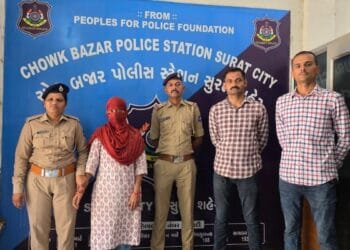 प्लास्टिक की थैली में फेंका नवजात, दो बच्चों की मां गिरफ्तार, जानें पूरा मामला