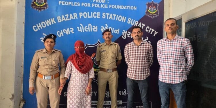 प्लास्टिक की थैली में फेंका नवजात, दो बच्चों की मां गिरफ्तार, जानें पूरा मामला