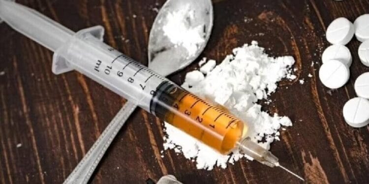 वाराणसी एयरपोर्ट पर बड़ा ड्रग्स रैकेट बेनकाब, 19 करोड़ का गांजा जब्त, 6 थाई नागरिक गिरफ्तार