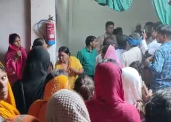 UP: प्रसव के दौरान आशा वर्कर की मौत, डेड बॉडी ऑपरेशन टेबल पर छोड़कर भागा स्टाफ