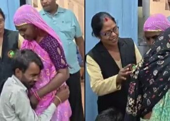 पैरों में गिर गया बेटा, सीने से लिपटी बेटी…जब 15 साल बाद मिली लापता मां तो फूटकर रोया परिवार, VIDEO