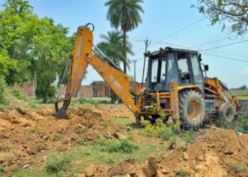 संभल में इतिहास पलटेगा: कब्रिस्तान से मुक्त हुई सरकारी जमीन पर बसेगा 1978 का दंगा पीड़ित परिवार, खुद प्रशासन देगा पट्टा