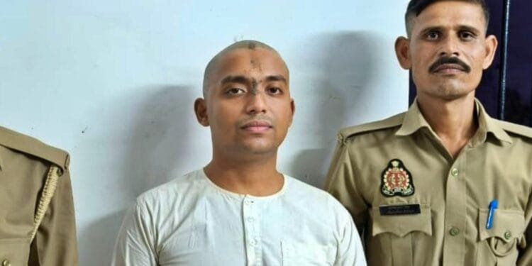 मथुरा में ‘इंजीनियर बाबा’ गिरफ्तार: बीटेक-एमटेक युवतियों का ब्रेनवाश कर करता था शोषण