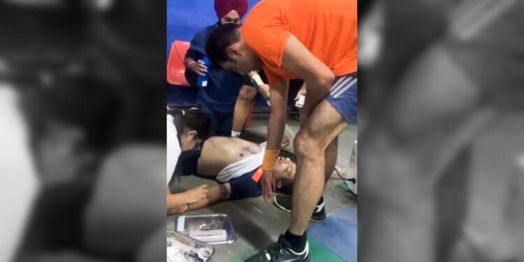 खिलाड़ी को आया हार्ट अटैक, बीच मैदान डॉक्टरों ने CPR देकर बचाई जान- VIDEO