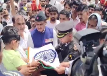 3 साल के मासूम ने सेना के ग्रेनेडियर को दी मुखाग्नि, 17 दिन पहले हुआ था दूसरा बेटा