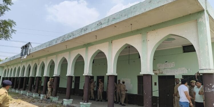 सूर्या चौहान हत्याकांड के बाद बड़ा एक्शन, डासना में सरकारी जमीन पर बने मदरसे पर चला बुलडोजर