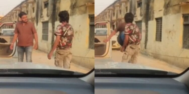 सैलरी मांगी तो भड़का ठेकेदार! सफाई कर्मचारी को लात मारने का VIDEO वायरल