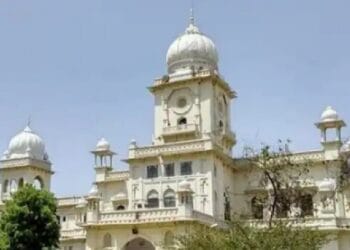 लखनऊ: KGMU में 10 लाख का बिल अचानक पहुंचा 45 लाख! यूरोलॉजी विभाग प्रमुख की छुट्टी, तीन नौकरी से बर्खास्त