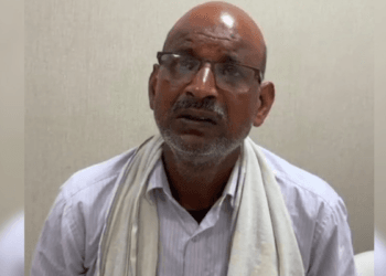‘मैं जिंदा हूं साहब…’, लेकिन सरकारी सिस्टम मानने को तैयार नहीं, पवन कुमार की दर्दभरी कहानी