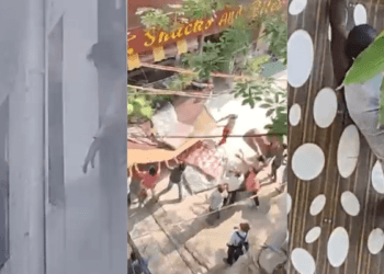 ‘बचाओ-बचाओ’ की चीखें, खिड़की से कूदते लोग… मालवीय नगर होटल अग्निकांड का खौफनाक VIDEO