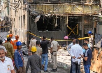 दिल्ली होटल अग्निकांड: बीमार पिता को गुरुग्राम से देखने आए एक परिवार के 8 लोग जिंदा जले, अस्पताल में भर्ती बुजुर्ग को नहीं पता सच