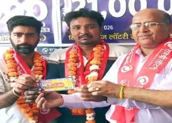 ₹50 के लॉटरी ने बदली किस्मत, मोटर मैकेनिक रवि सिंह को मिला 21 लाख का इनाम