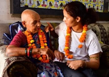 ‘नौकरी मां से बड़ी नहीं…’, 11 महीने तक मां को ढूंढ़ती रही बेटी, भिलाई में हुआ भावुक मिलन