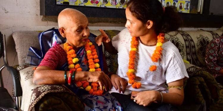 ‘नौकरी मां से बड़ी नहीं…’, 11 महीने तक मां को ढूंढ़ती रही बेटी, भिलाई में हुआ भावुक मिलन
